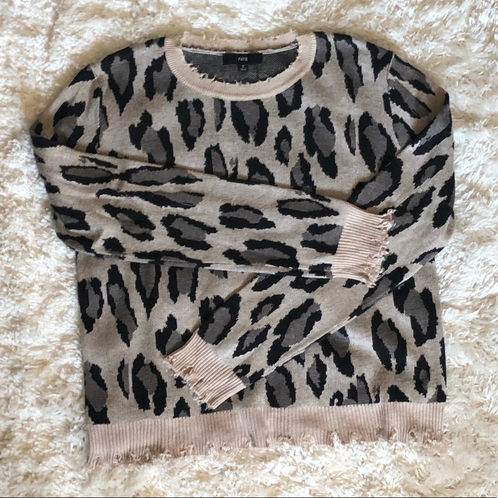 Jagged trim leopard sweater NWOT